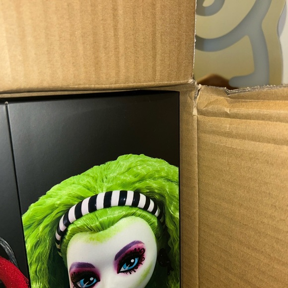 Monster High Skullector Beetlejuice Doll Set - Red and Green - Picture 3 of 3
